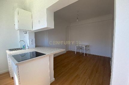 Encantador Apartamento T1 Renovado para Arrendamento de Longa Duração – Amadora, Lisboa - Image 2