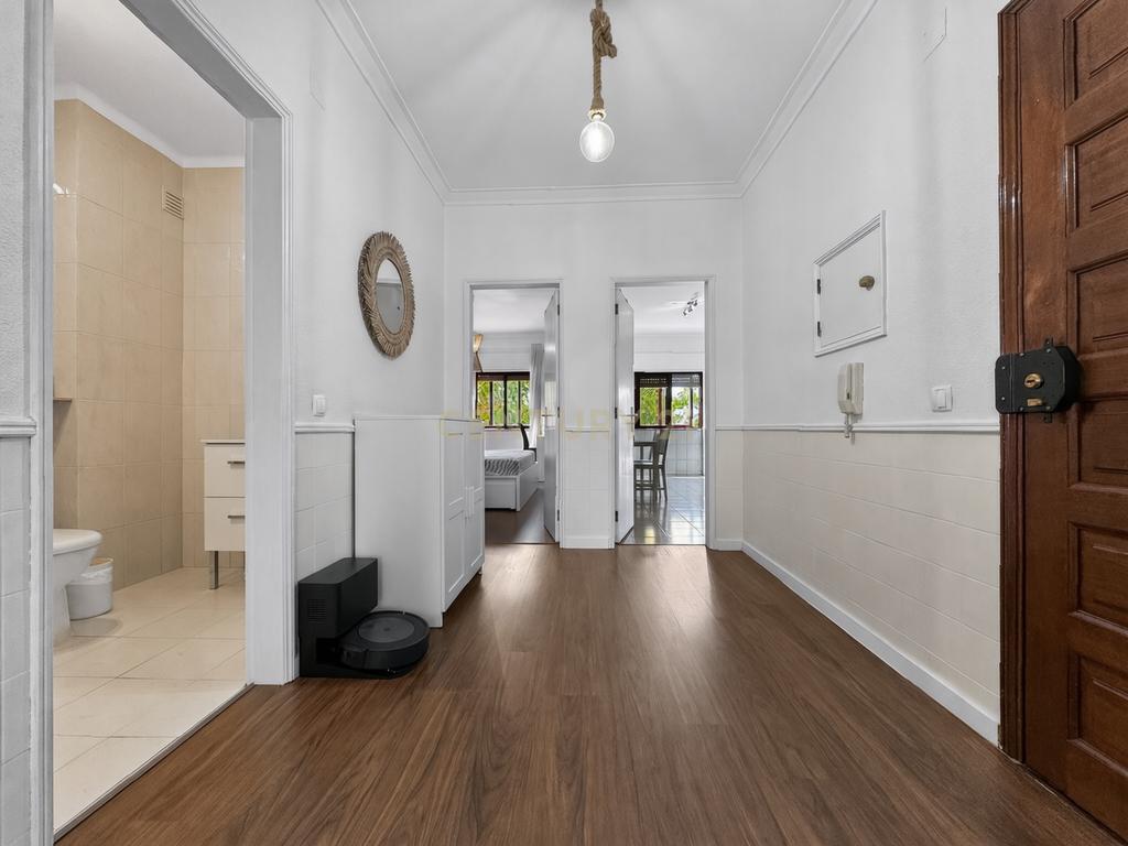 Apartamento T1 com duas frentes, excelentes áreas e arrecadação – Setúbal - Image 5
