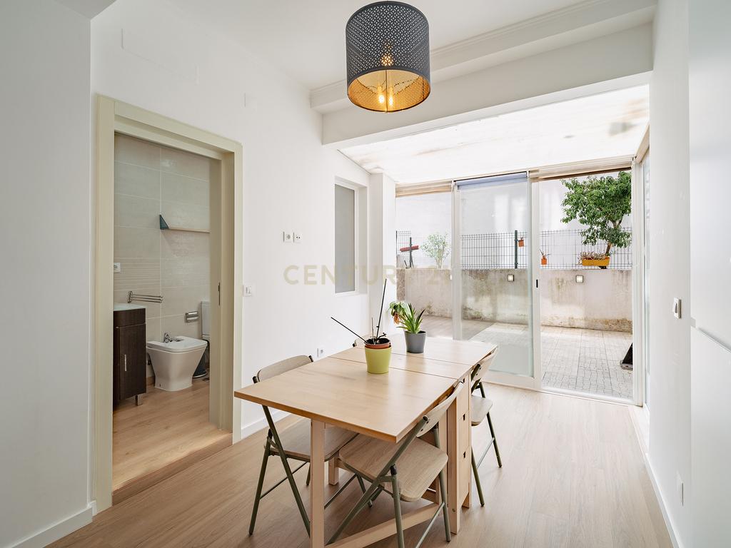 Apartamento T1+1 renovado e com espaço exterior, no Areeiro - Image 11