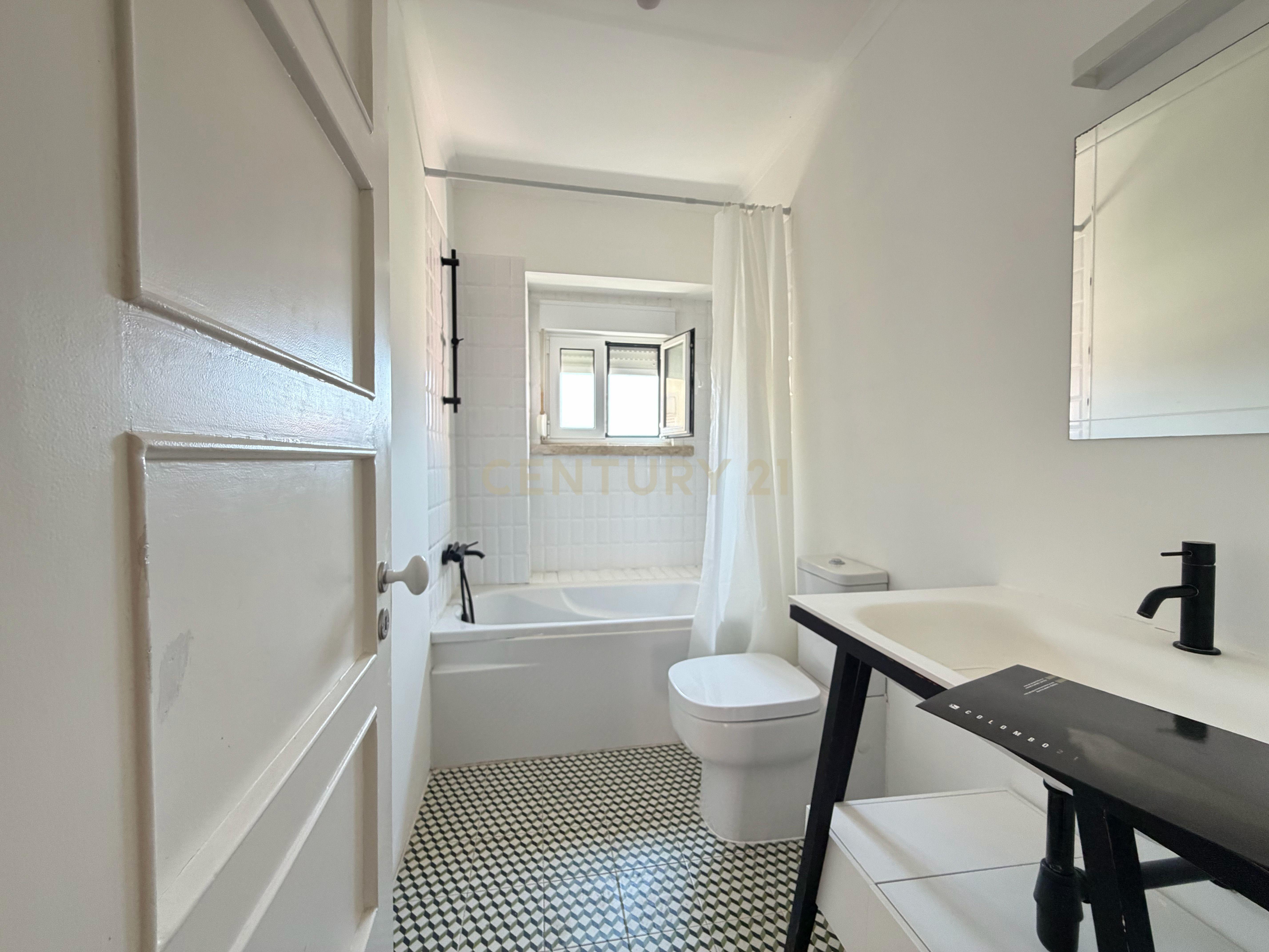 Fotografia 5 de T2 renovado e pronto a habitar | Picheleira – Beato