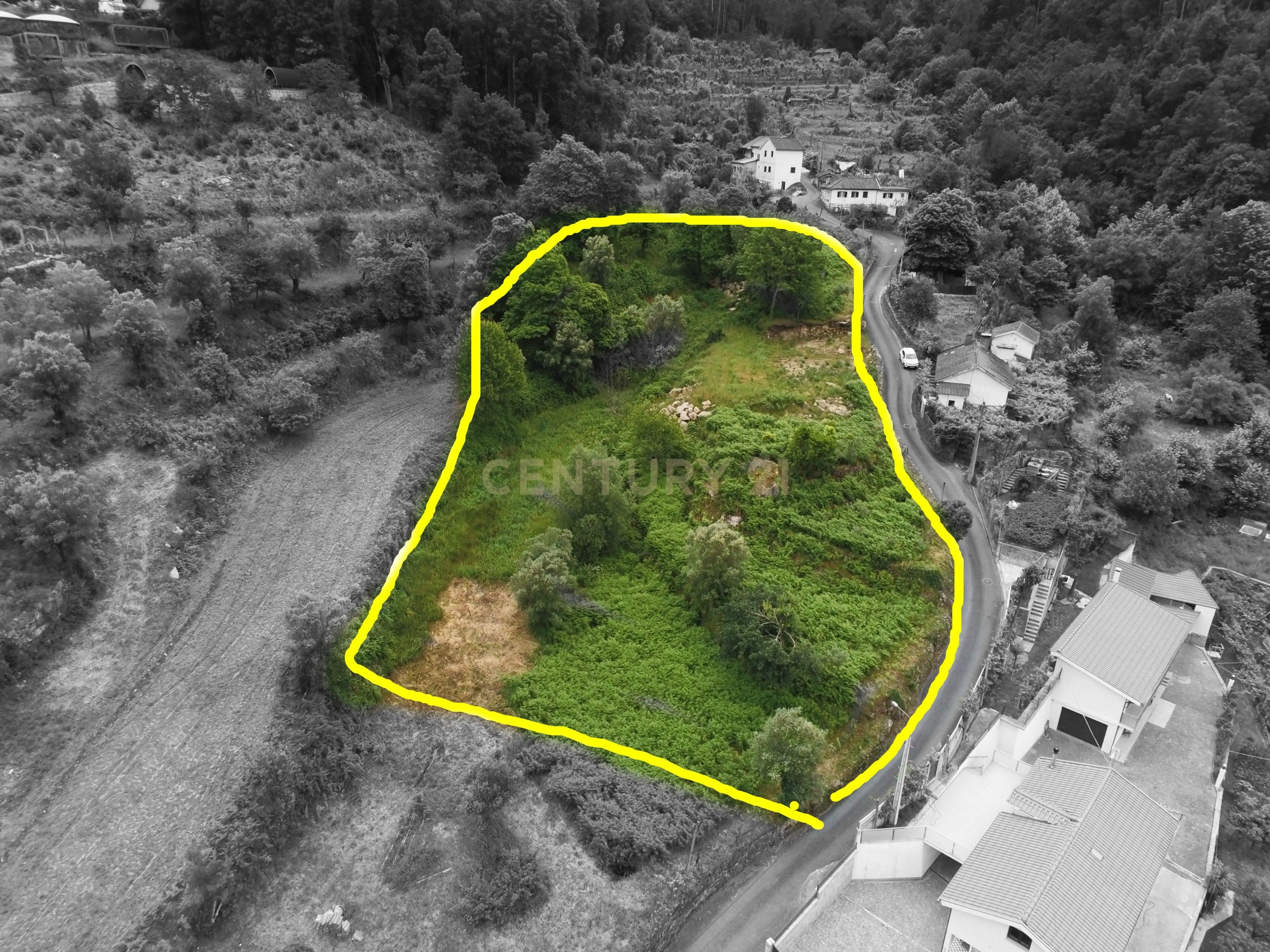 Fotografia 4 de Terreno Exclusivo no Centro da Vila do Gerês – 3.683 m² com Projeto Aprovado Moradia Térrea
