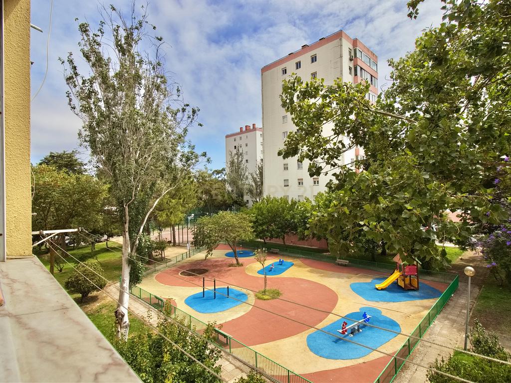 Apartamento T1 com Arrecadação, no Centro da Parede (Rebelva) - Image 10