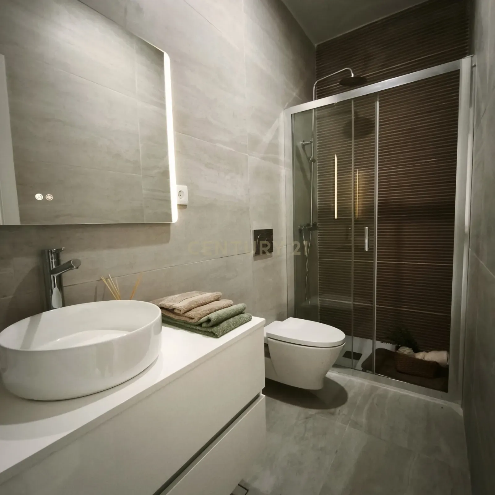 Fotografia 12 de Apartamento T3 totalmente remodelado, com arrecadação e excelente localização