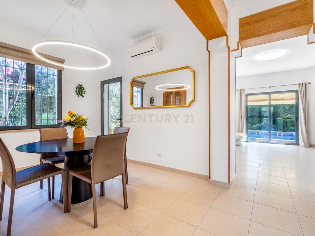 Moradia Unifamiliar de Prestígio | Quinta dos Álamos I Guia – Albufeira | T5 | Piscina | Jardim - Image 6