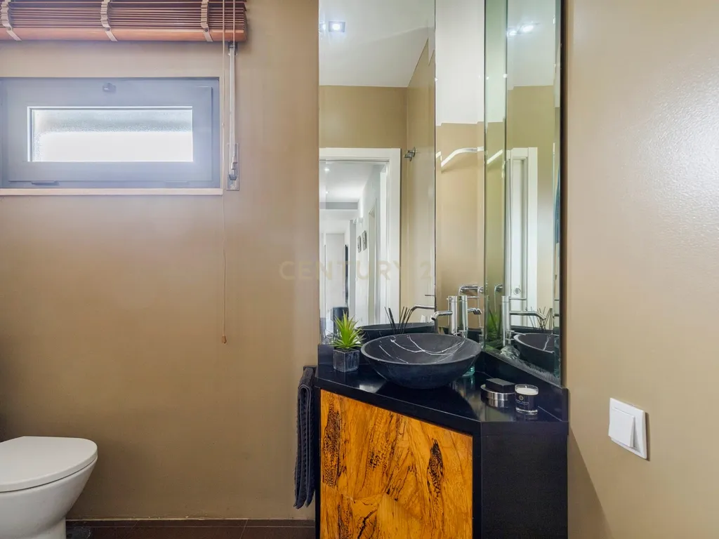 Moradia familiar T6 com anexo T1 independente, num lote com 510m² no Botequim – Charneca da Caparica, Almada - Image 13