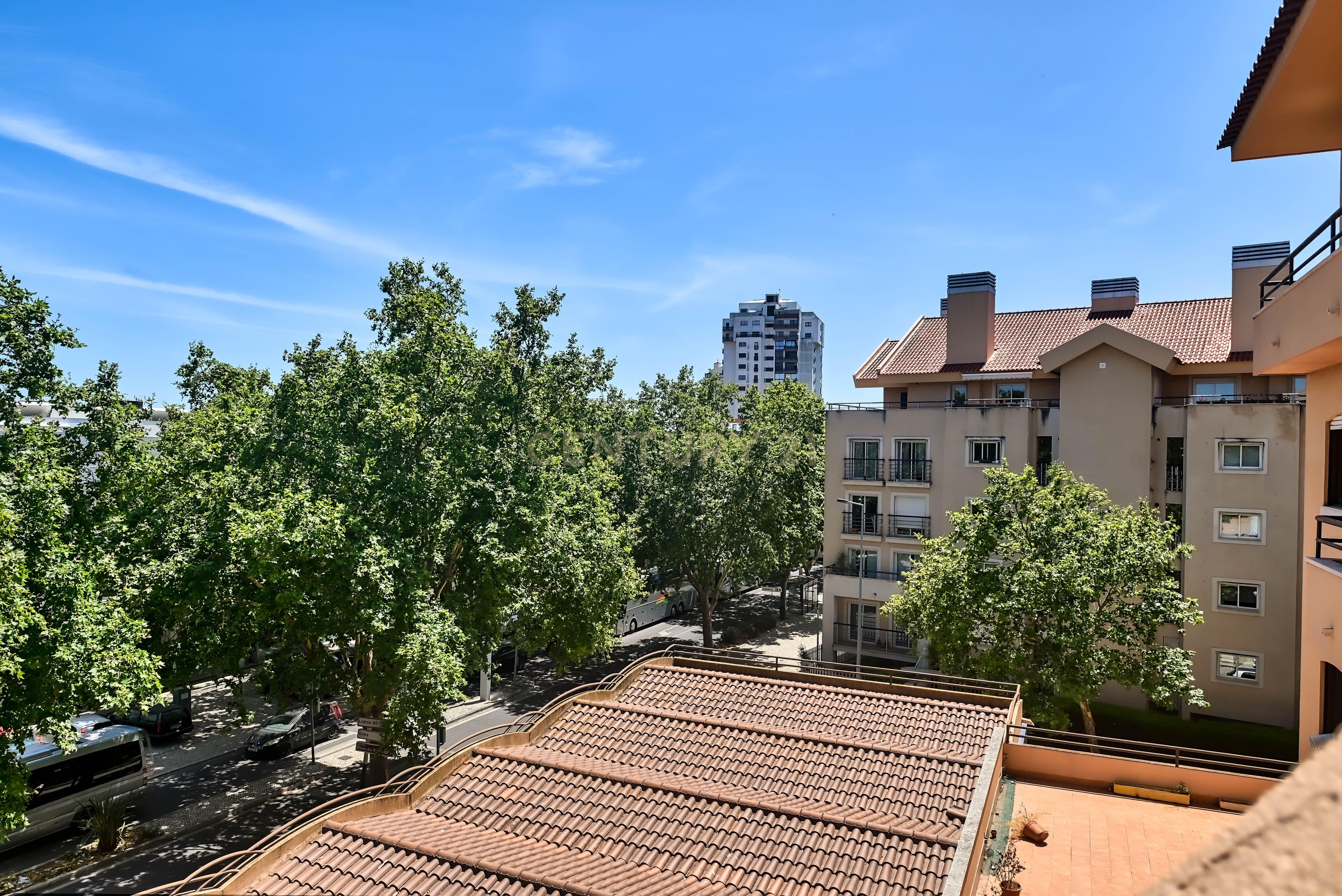 Fotografia 11 de Apartamento Renovado em Cascais com Terraço e Garagem