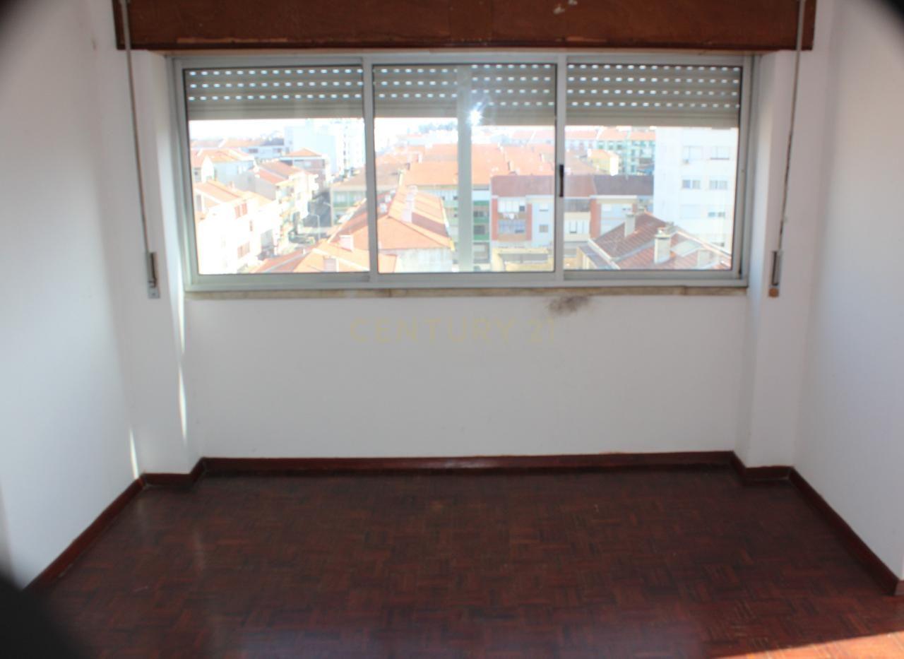 Fotografia 3 de Apartamento T1 com Terraço de 125 m² no Centro do Barreiro