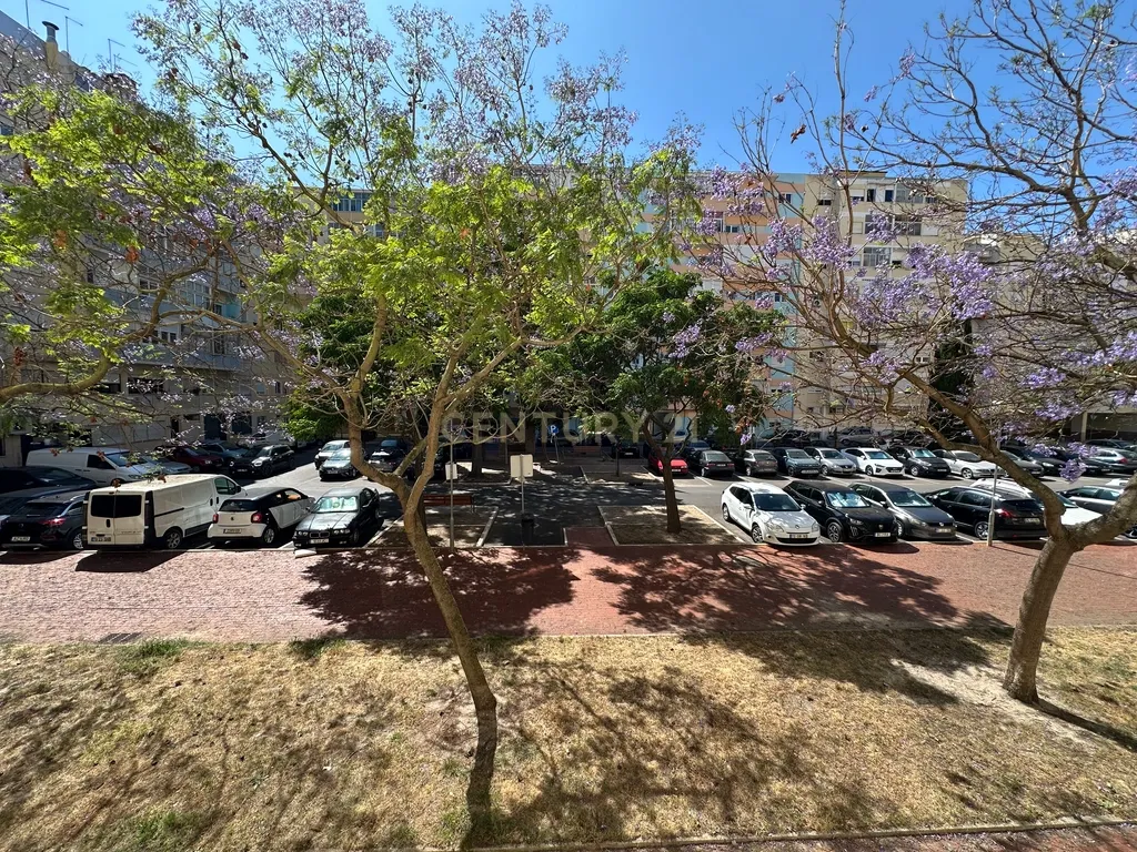 Apartamento T1 para Remodelação – Praça do Brasil, Setúbal - Image 19