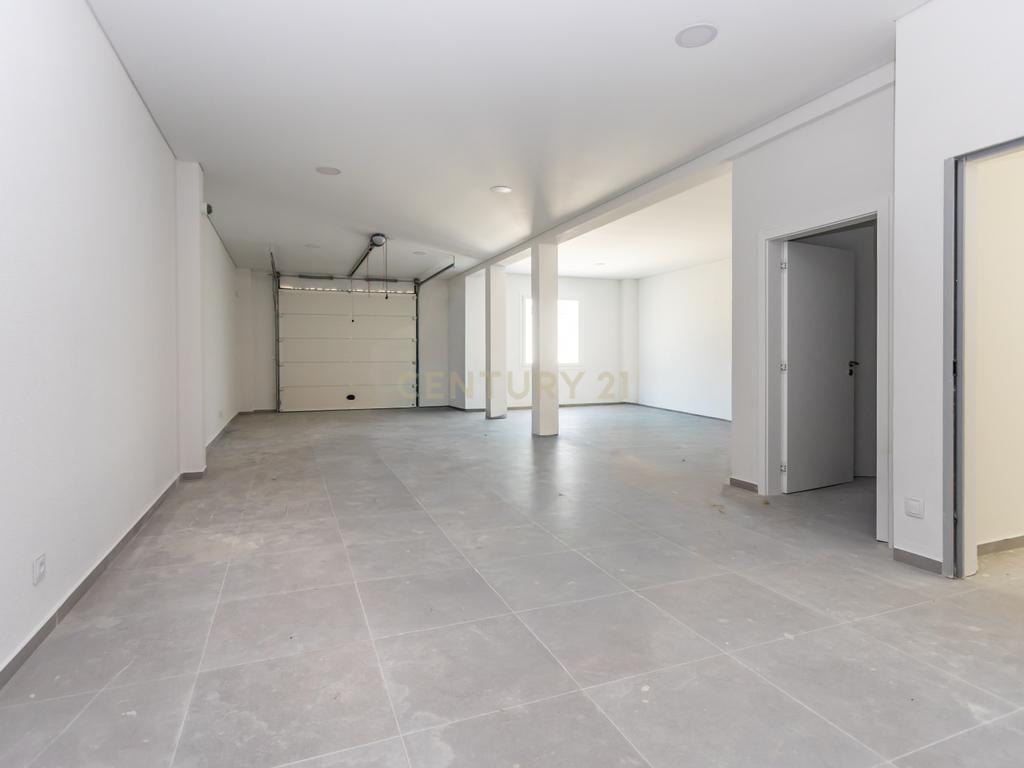 Carisma e boas áreas na sua Moradia Nova T4 Suites!!! no Pinhal do General - Image 45