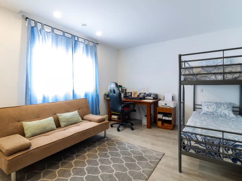 Excelente Moradia T3 Térrea SEMI-NOVA em Alcobaça com Jardim e garagem - Image 8