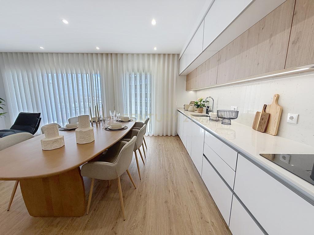 Apartamento Novo com Terraço e Piscina Privativa em Nazaré - Image 13