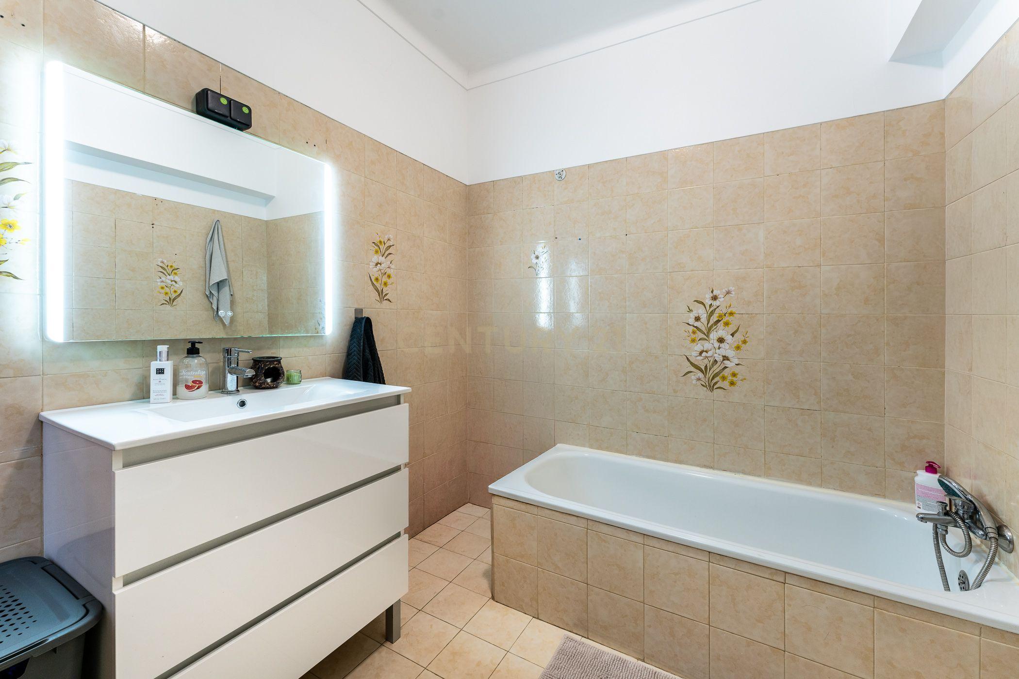 Fotografia 12 de Apartamento T2 em Vila Franca de Xira com Varanda e Ar Condicionado