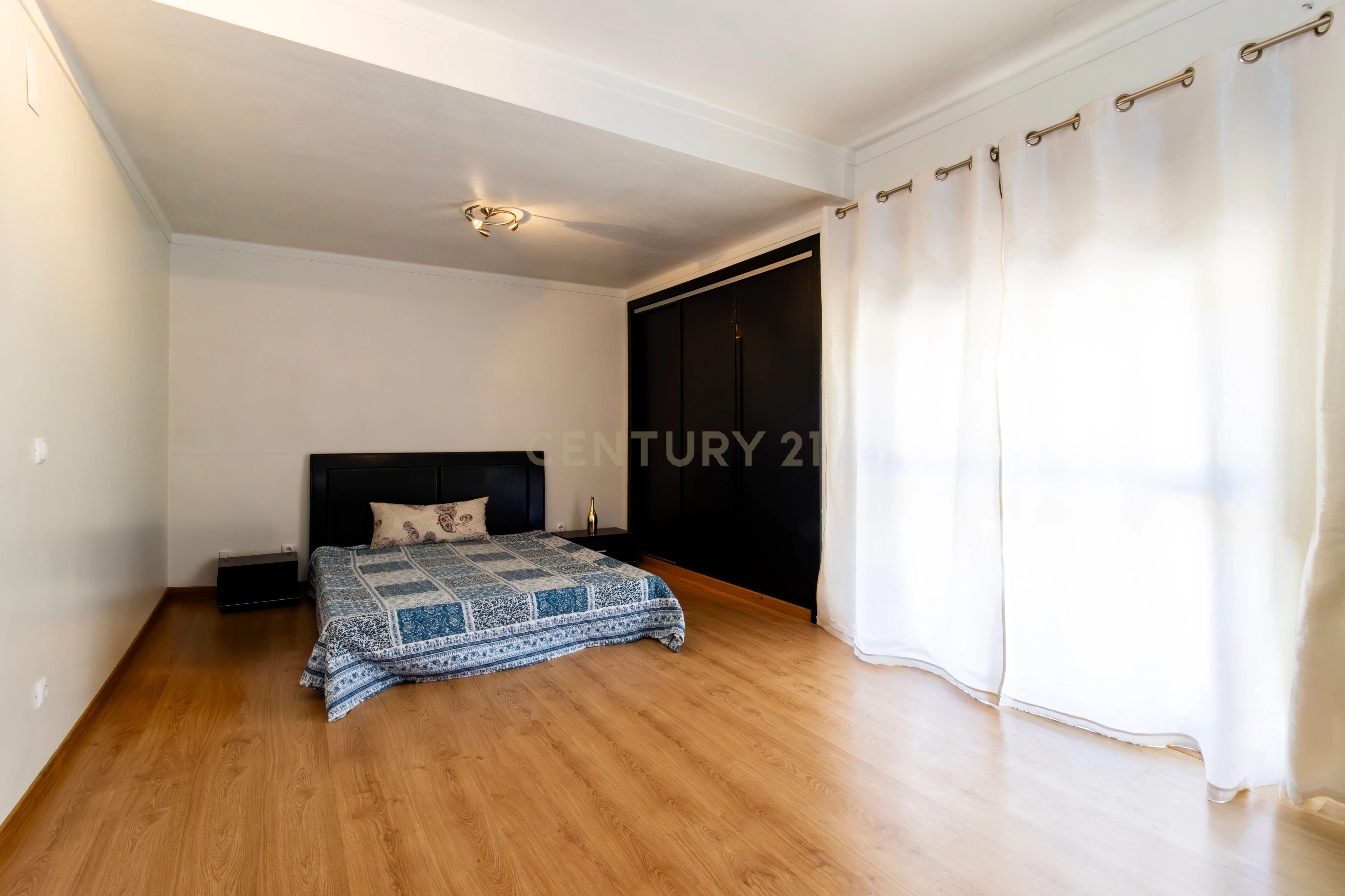 Fotografia 9 de Moradia T4 com terreno, garagem e alpendre | A 15 min de Leiria