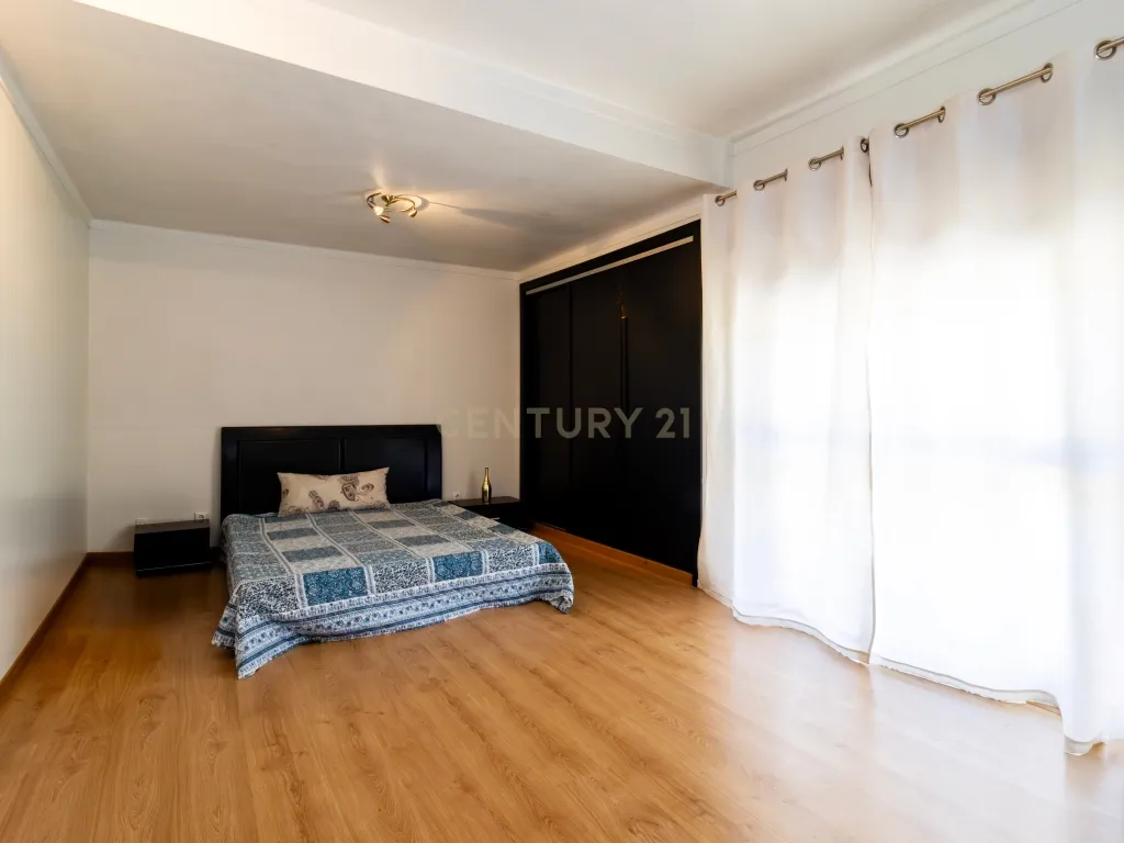 Moradia T4 com terreno, garagem e alpendre | A 15 min de Leiria - Image 9