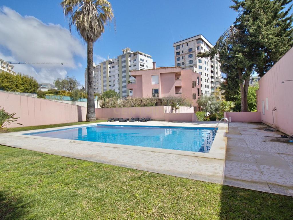 Apartamento T2 com Jardim e Piscina - Image 16