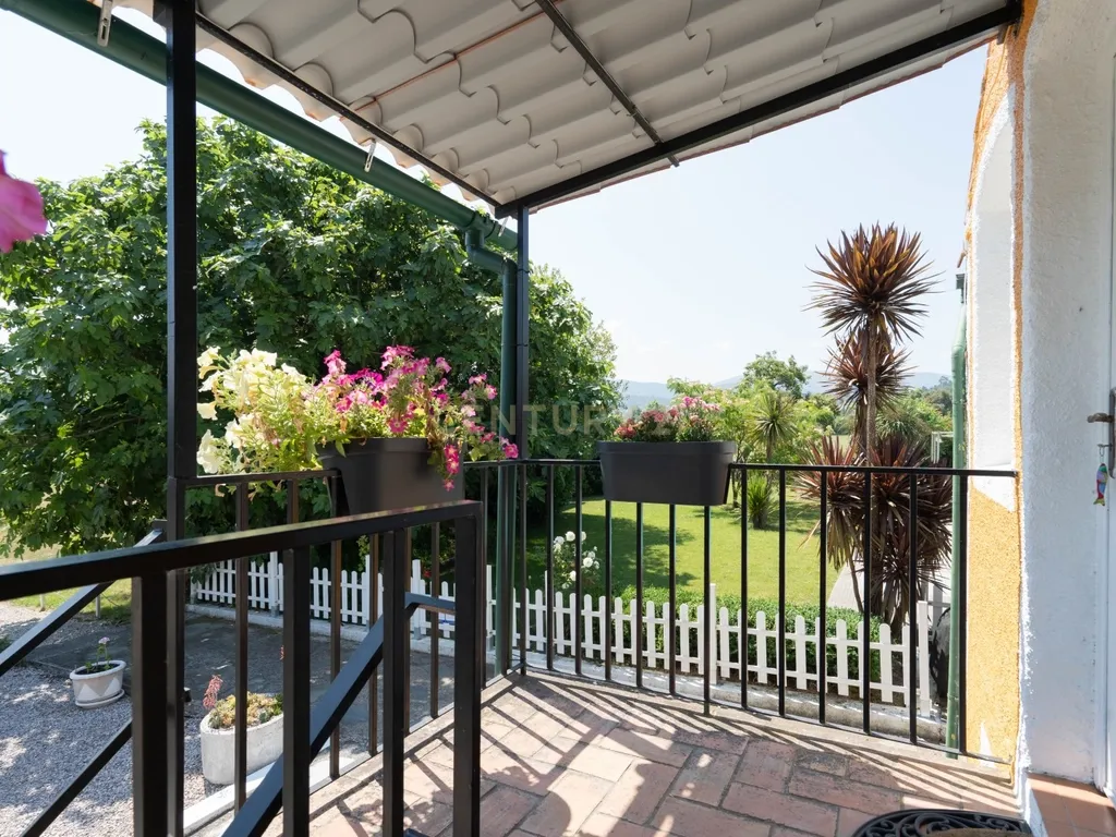 Moradia T7 tradicional em bom estado com varanda coberta, pátio, piscina, terraço coberta, vistas boas e jardim numa localização sossegada perto do centro de Arganil e o rio Alva - Image 26