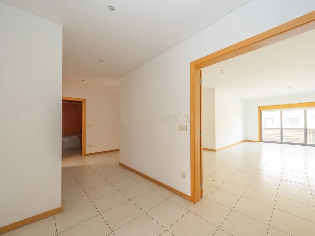 Apartamento T3 com Duas Varandas, Garagem Box e Lugar de estacionamento na Vila Serena, Pinhal Novo - Image 35