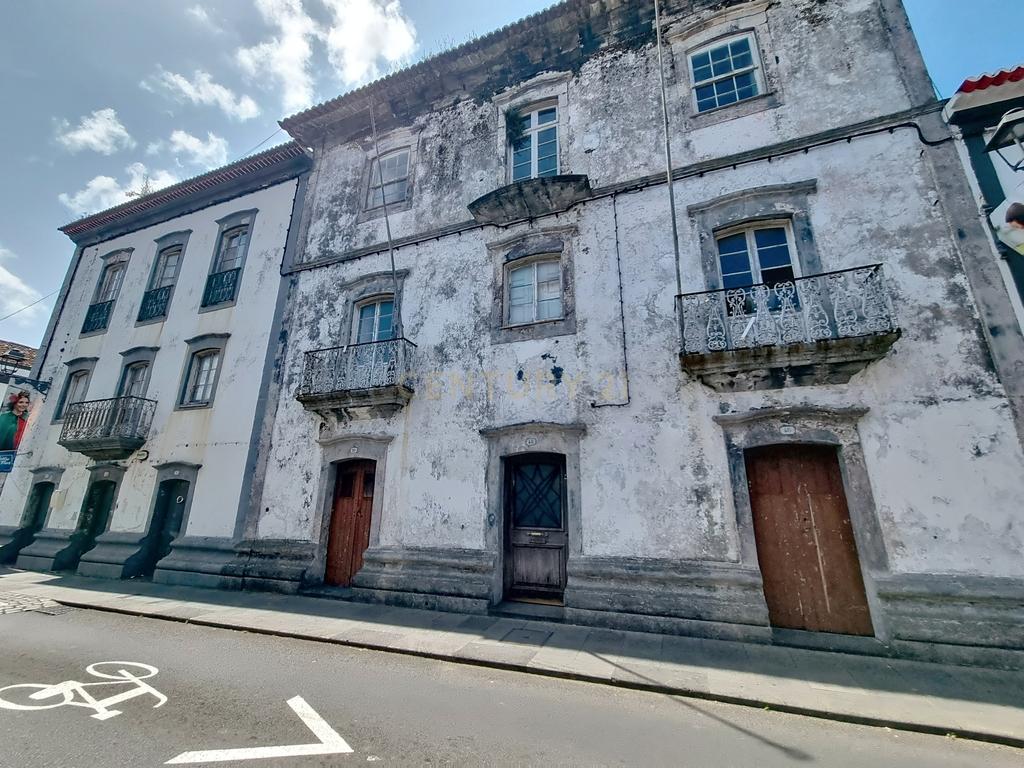 Edifício Histórico no Centro da Ribeira Grande - Image 14