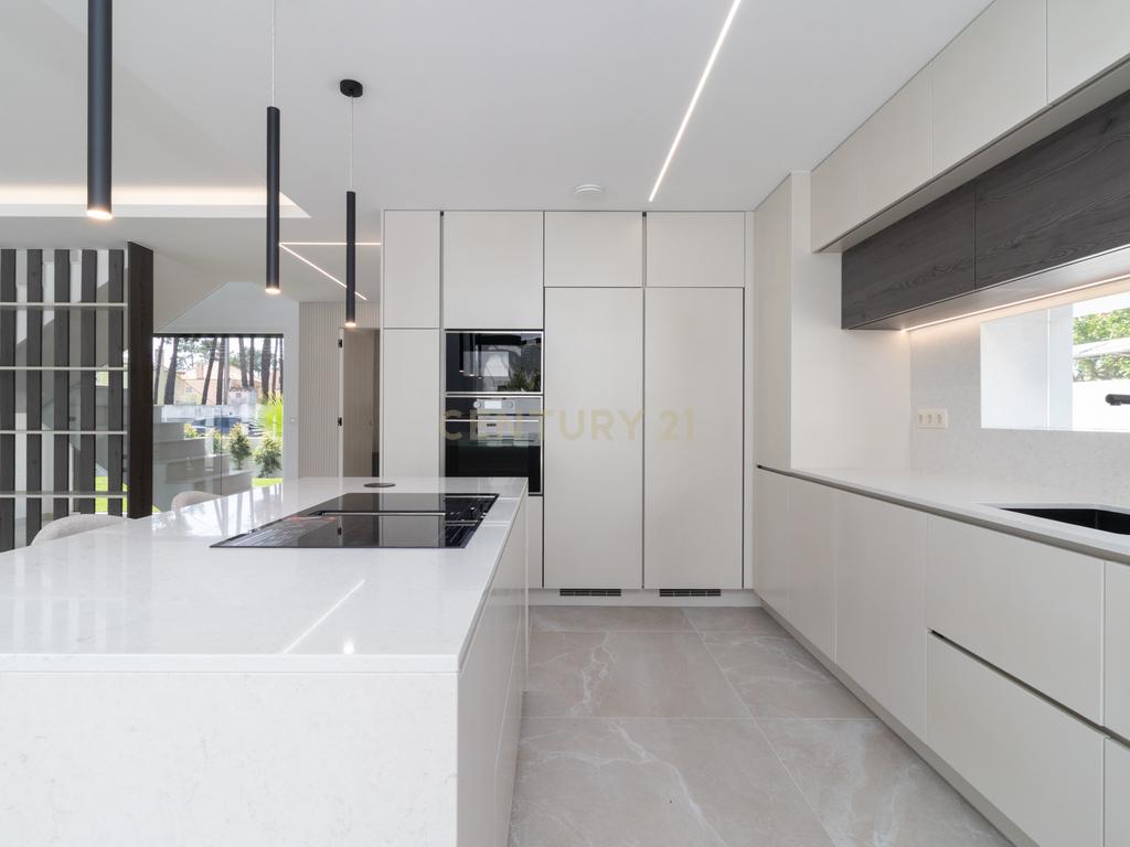 A Sua Nova Casa Está Pronta para Habitar! 🌊🏡 Moradia Nova T3 Aroeira À Beira da Praia da Fonte da Telha, na Prestigiada Aroeira - Image 3