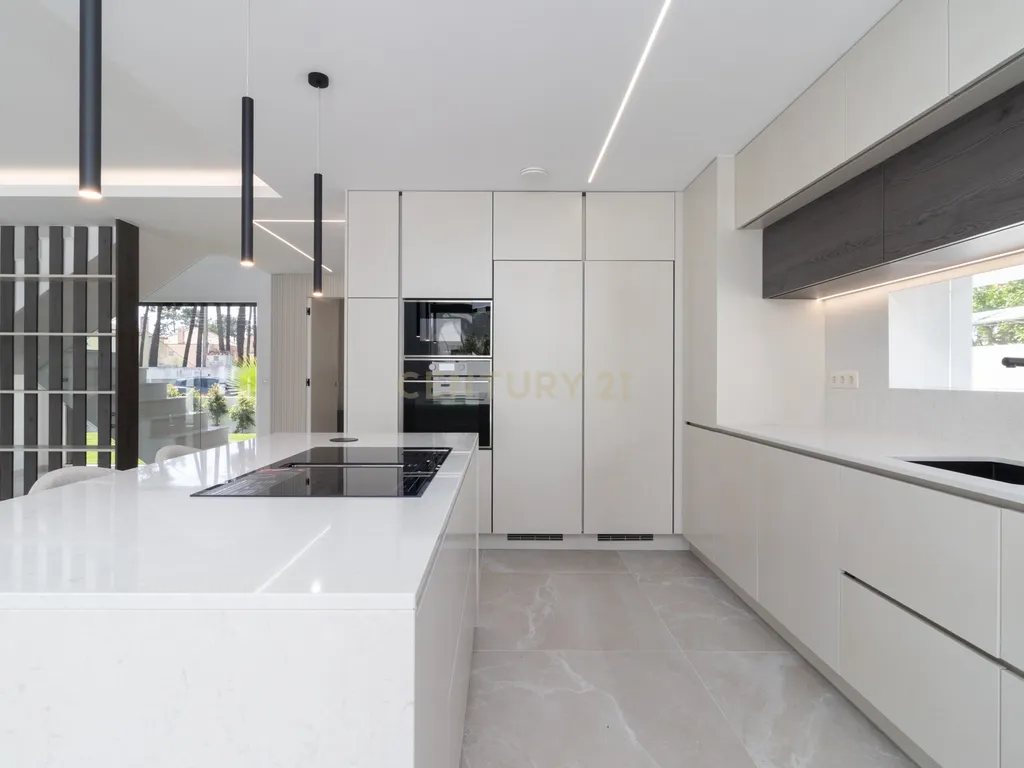 A Sua Nova Casa Está Pronta para Habitar! 🌊🏡 Moradia Nova T3 Aroeira À Beira da Praia da Fonte da Telha, na Prestigiada Aroeira - Image 3