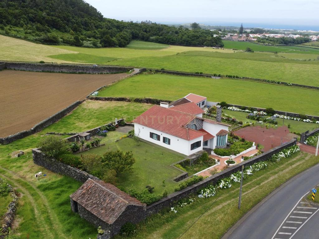 Uma residência excepcional no Pico da Pedra, Ribeira Grande - Image 16