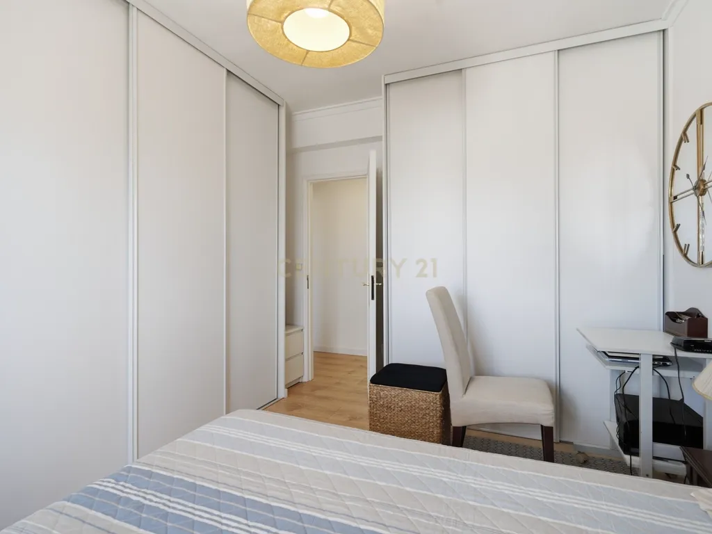 T4 Renovado e Luminoso com 50 m² de Varandas Fechadas | Agualva-Cacém - Image 18