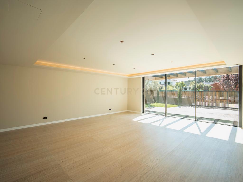 Moradia T4 na Verdizela — Design, Luz e Piscina num Terreno de 1.032 m² - Image 34