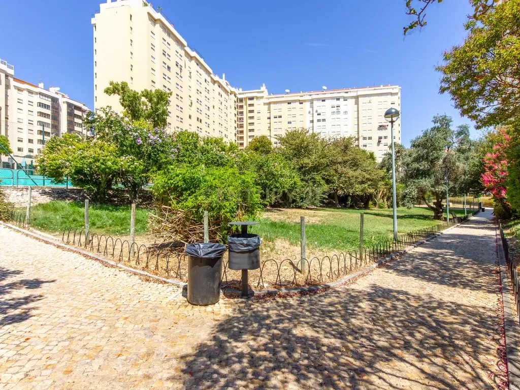 Apartamento T2 moderno com lugar de garagem, Quinta do Património (Sacavém) - Image 32