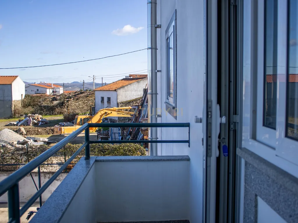 Moradia T5 Vila Nova Foz Côa - Image 14