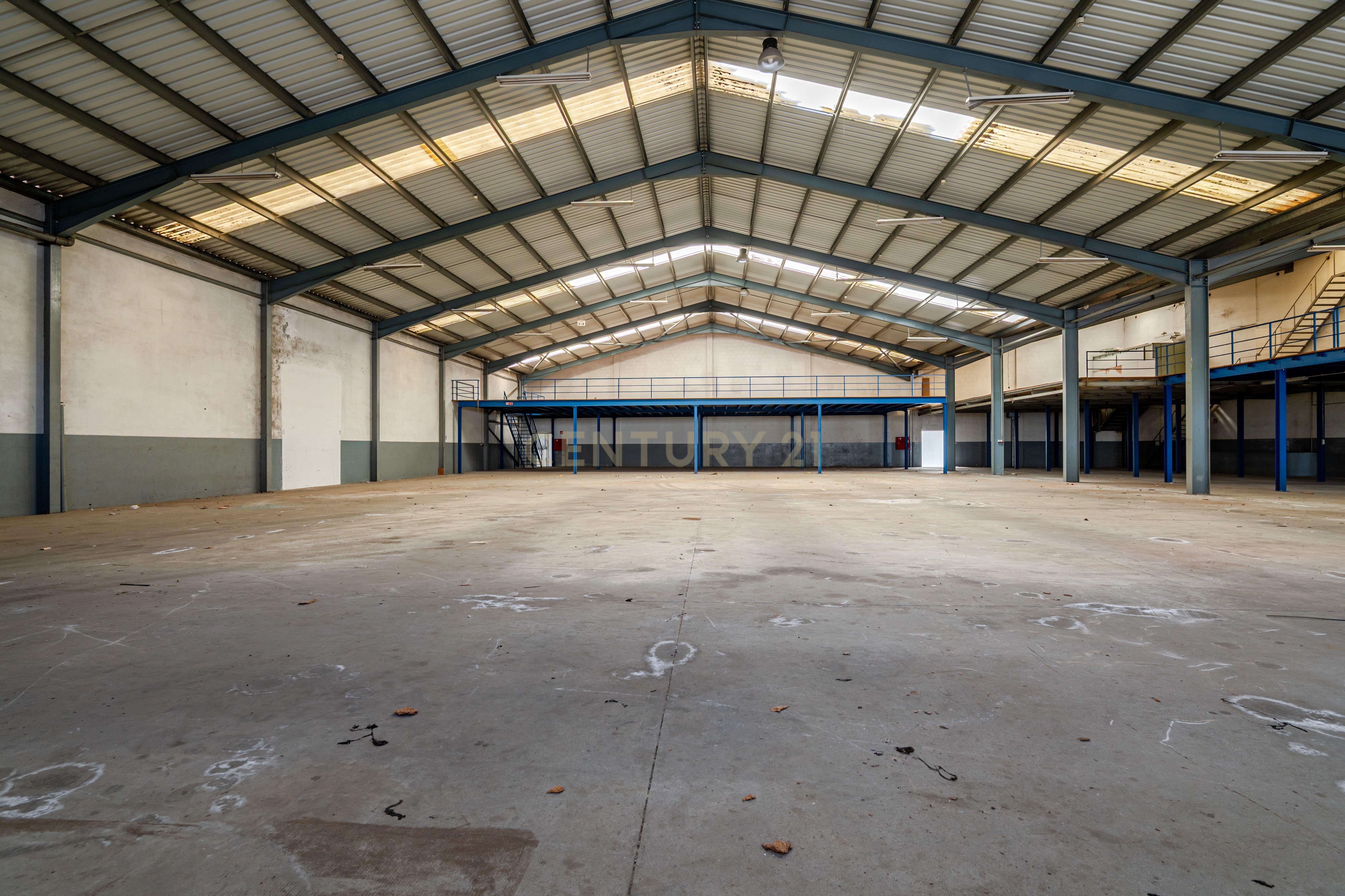 Fotografia 5 de Armazém Gaveto para arrendar em Grijó/Vila Nova de Gaia com 2.555 m² Zona Industrial com Acessos A1 e A29