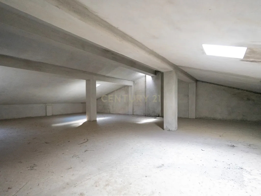 Apartamento T3 Duplex + Garagem em Coimbra - Image 45