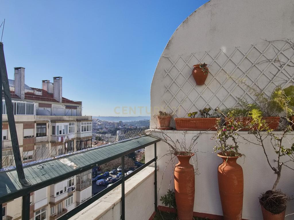 Apartamento T6 com Terraço e Vista 360º em Campolide - 314m² - Image 29