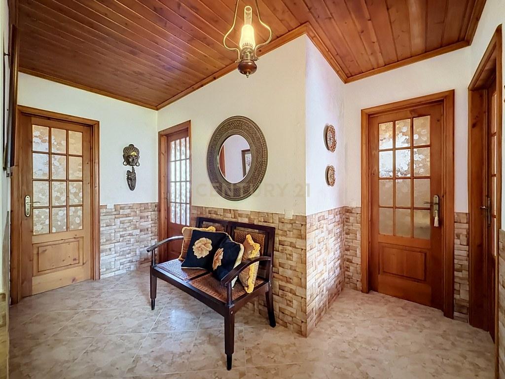 Moradia T3+1 térrea com garagem, jardim e amplo terreno — Aflitos, Fenais da Luz - Image 11