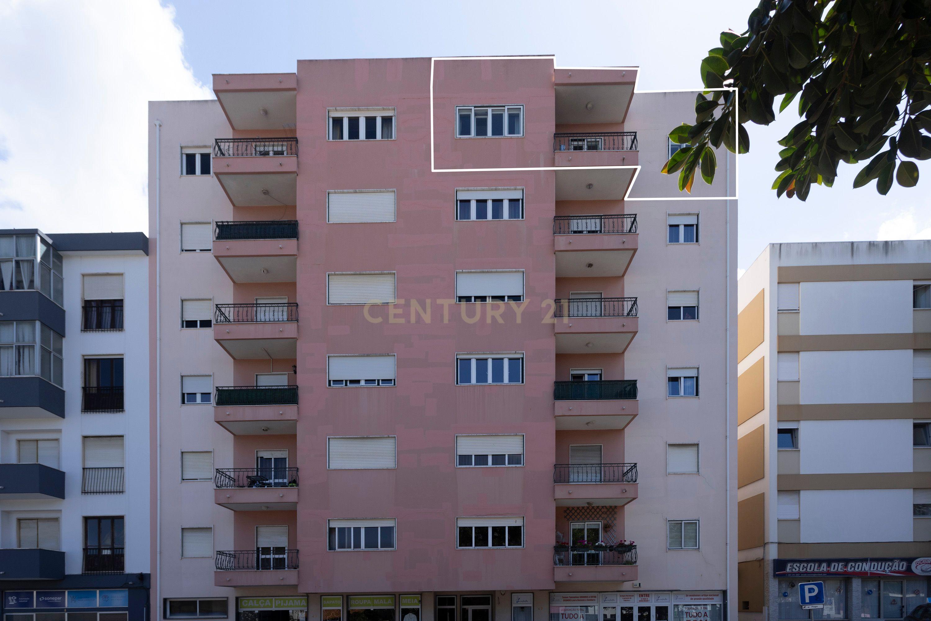 Apartamento T3 c/ Box - Centro de Torres Vedras - Image 25