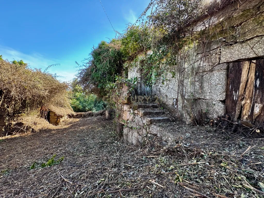 Moradias em ruína em Abragão - Image 7