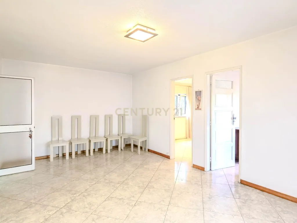 Casa T3 em Gondomar com Vista e Grande Potencial de Recuperação - Image 2