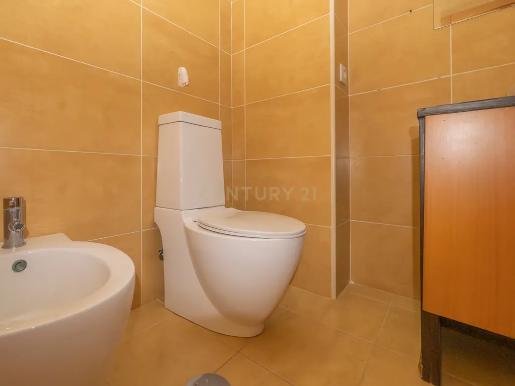 Apartamento T3 com Duas Varandas, Garagem Box e Lugar de estacionamento na Vila Serena, Pinhal Novo - Image 22
