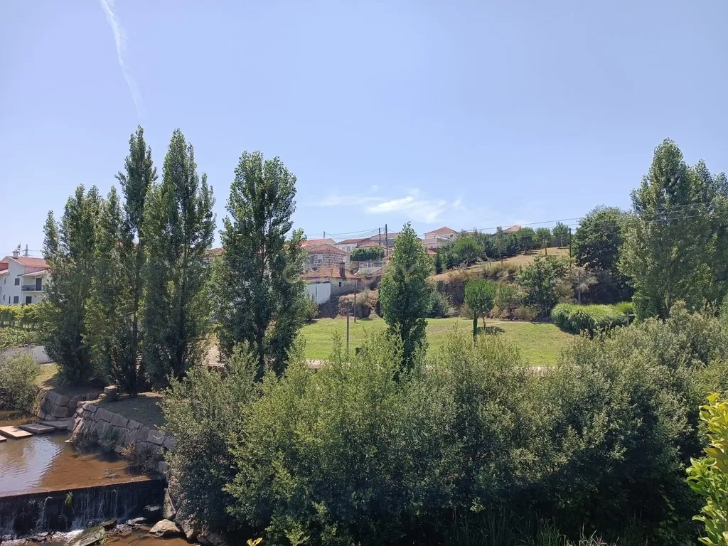 Moradia/ruína térrea em Santo Tirso com vista para o Parque de Geão - Image 21