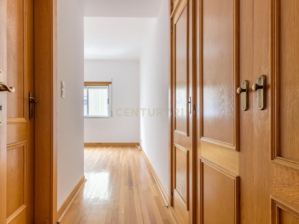 Apartamento T3 em Carnaxide – Arrendamento em Condomínio Privado - Image 18