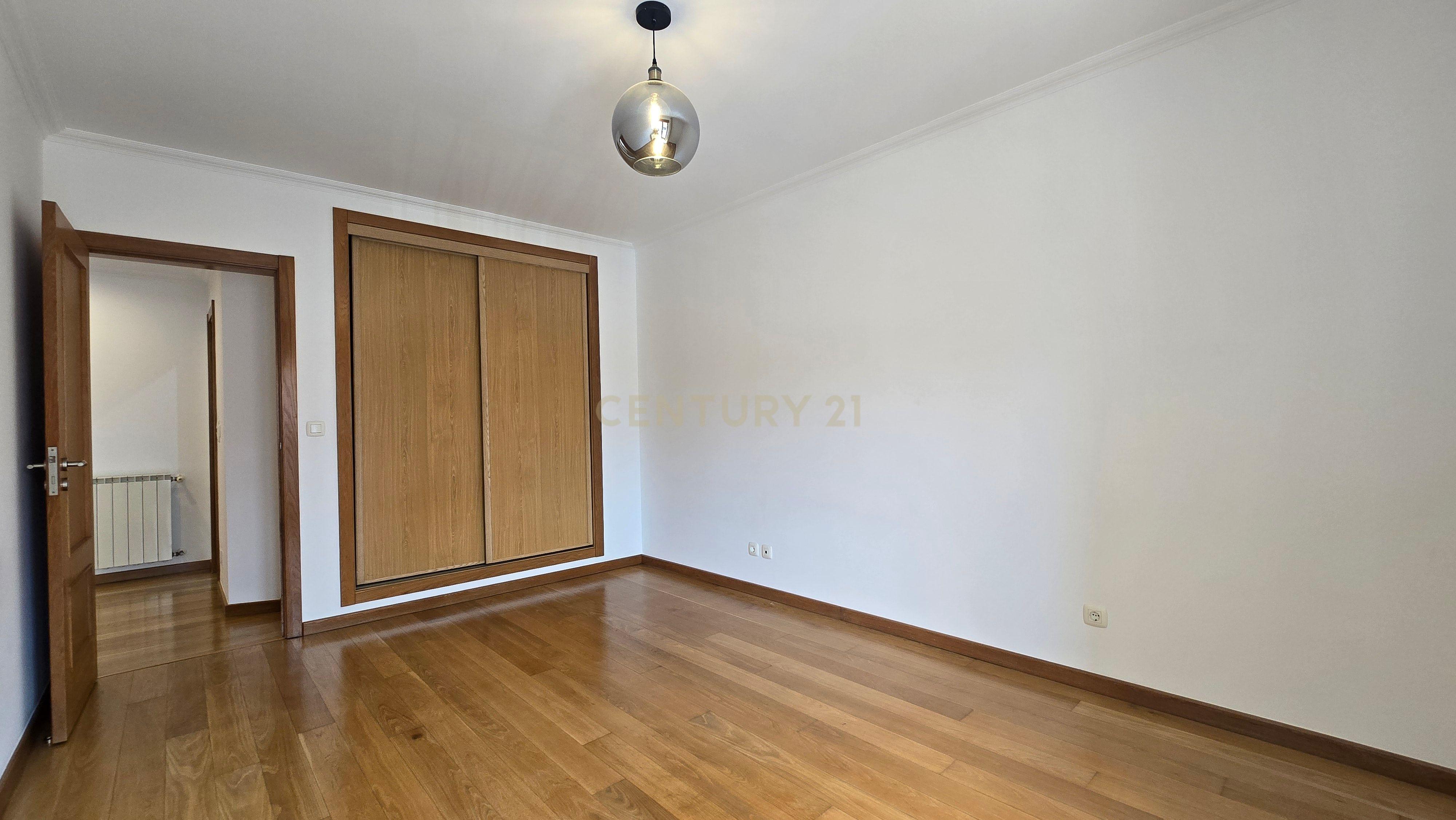 Fotografia 11 de T2 com Box para arrendamento em Porto Salvo, Oeiras
