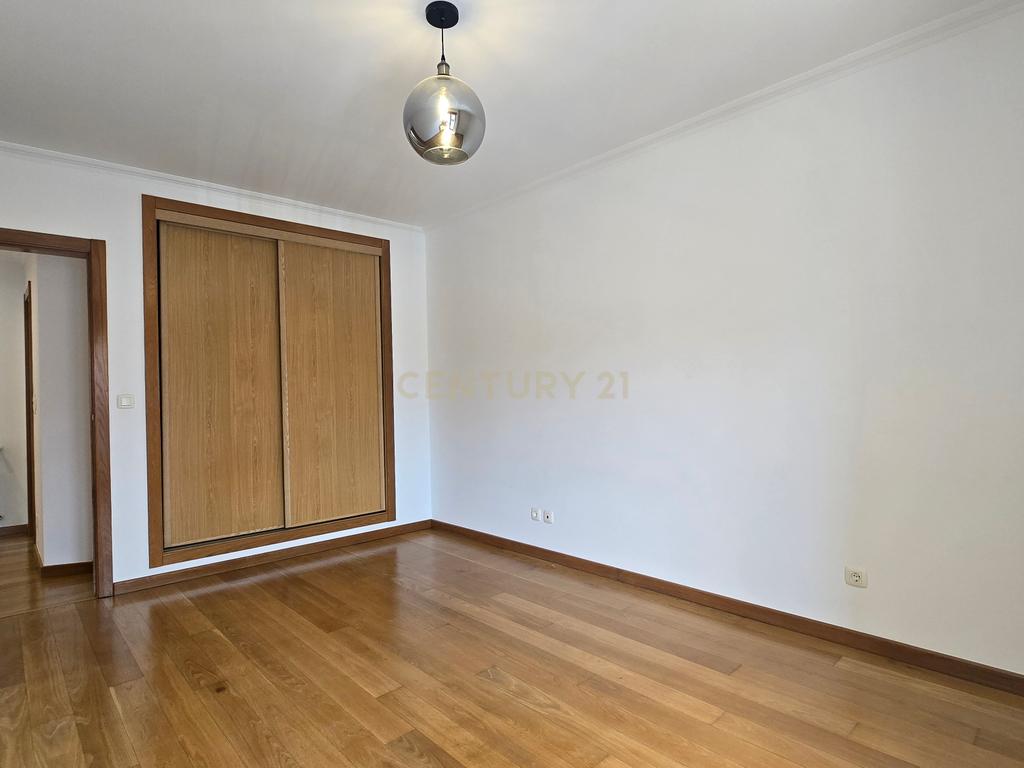 T2 com Box para arrendamento em Porto Salvo, Oeiras - Image 11