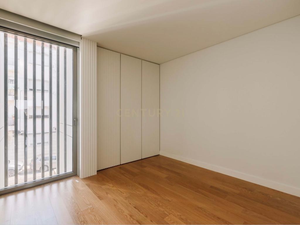 Moradia de Luxo com Vista para o Tejo - Alto Santo Amaro - Image 19