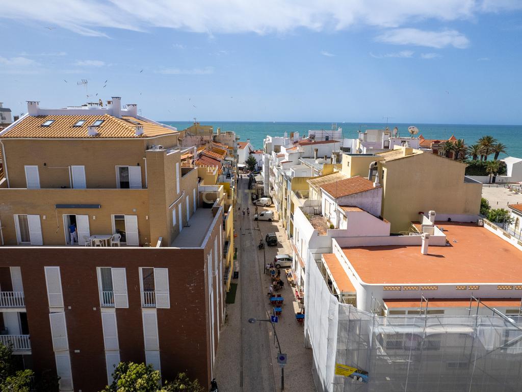 T3 Renovado a 50 Metros da Praia em Armação de Pêra - Image 32
