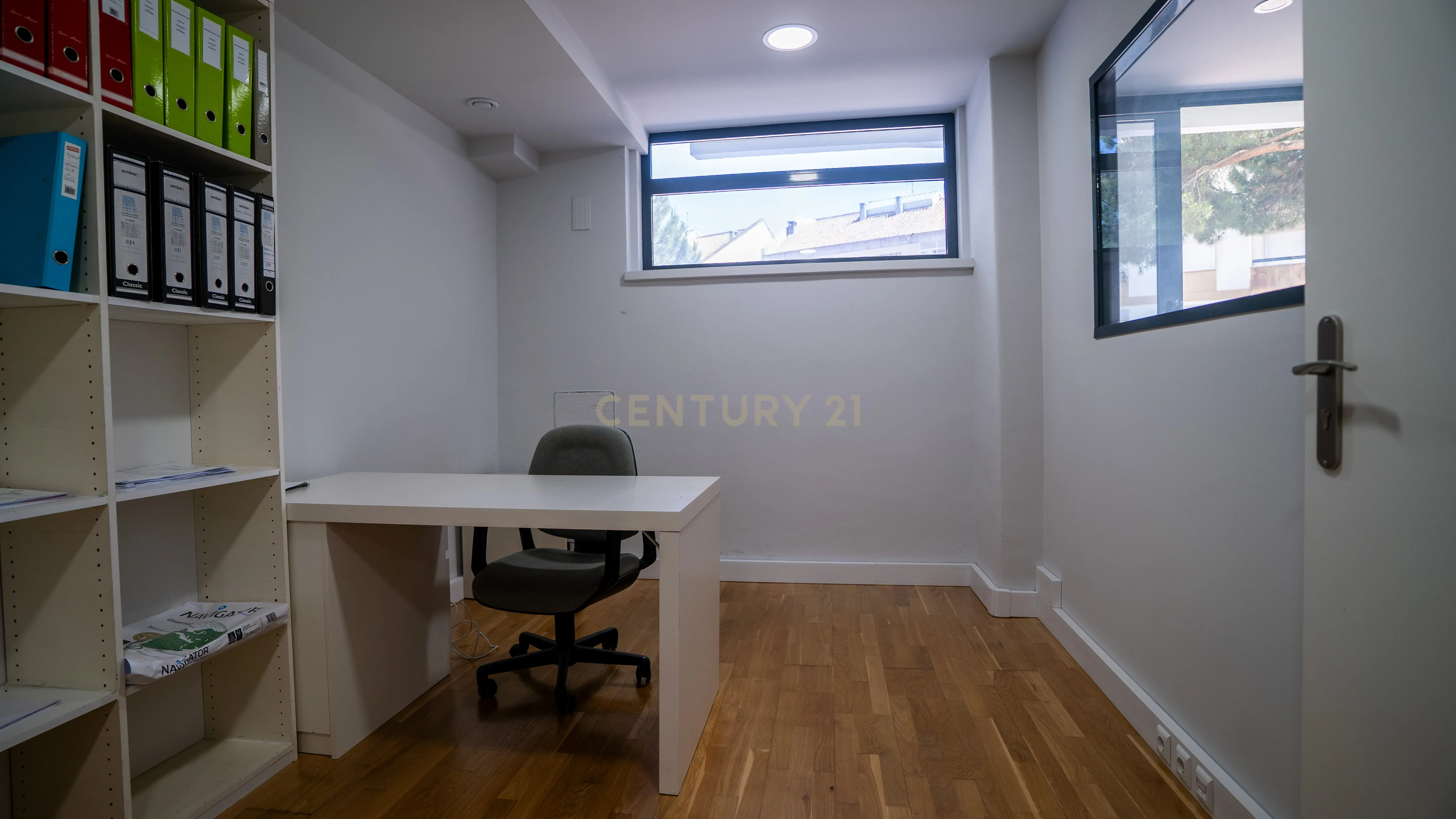 Escritório Mobilado para Arrendamento – Ramada, Odivelas | 92m² | 1.000€/mês - Image 6