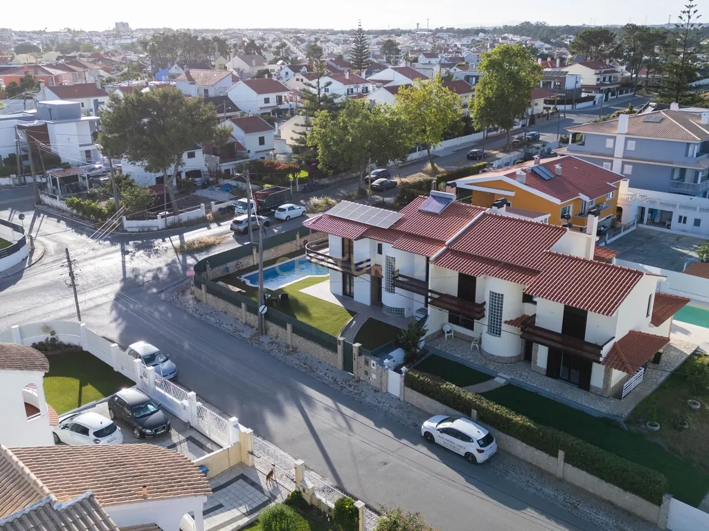 Moradia T4 como nova com piscina na Marisol em Lote de 500m² - Image 22