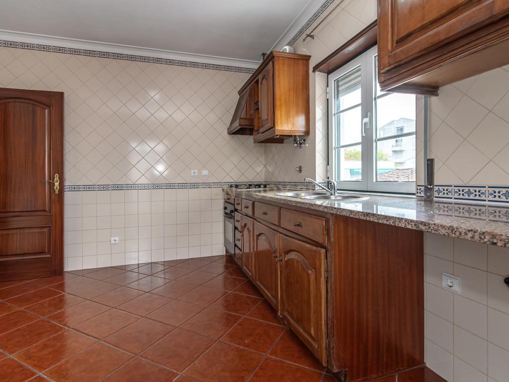 Moradia T2 no Centro de Évora (1º Andar) - Image 17