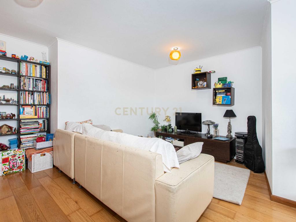 Apartamento T2 com Vista Panorâmica em Lisboa e um lugar de estacionamento na Rua Carlos Botelho - Lisboa  - Image 3