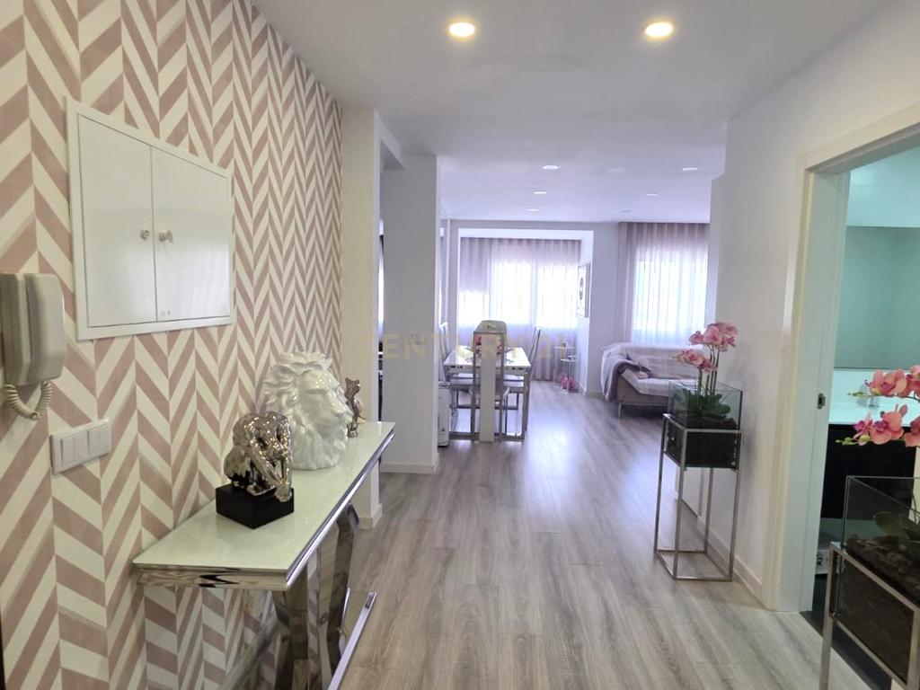 Apartamento T4 agora T3 em Almada transportes á porta  #  Negociável  # - Image 1