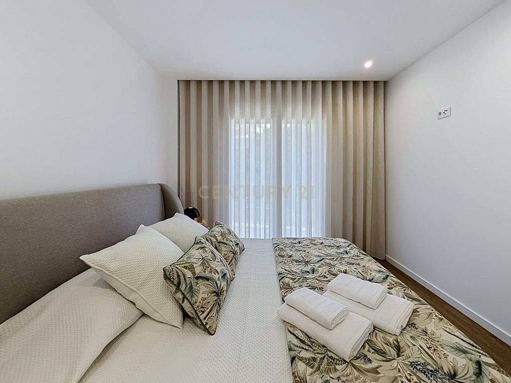 Apartamento Novo com Terraço e Piscina Privativa em Nazaré - Image 22