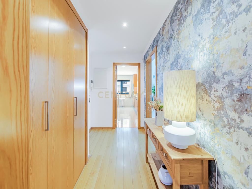 Apartamento T3 em Cascais com Terraço - Image 1